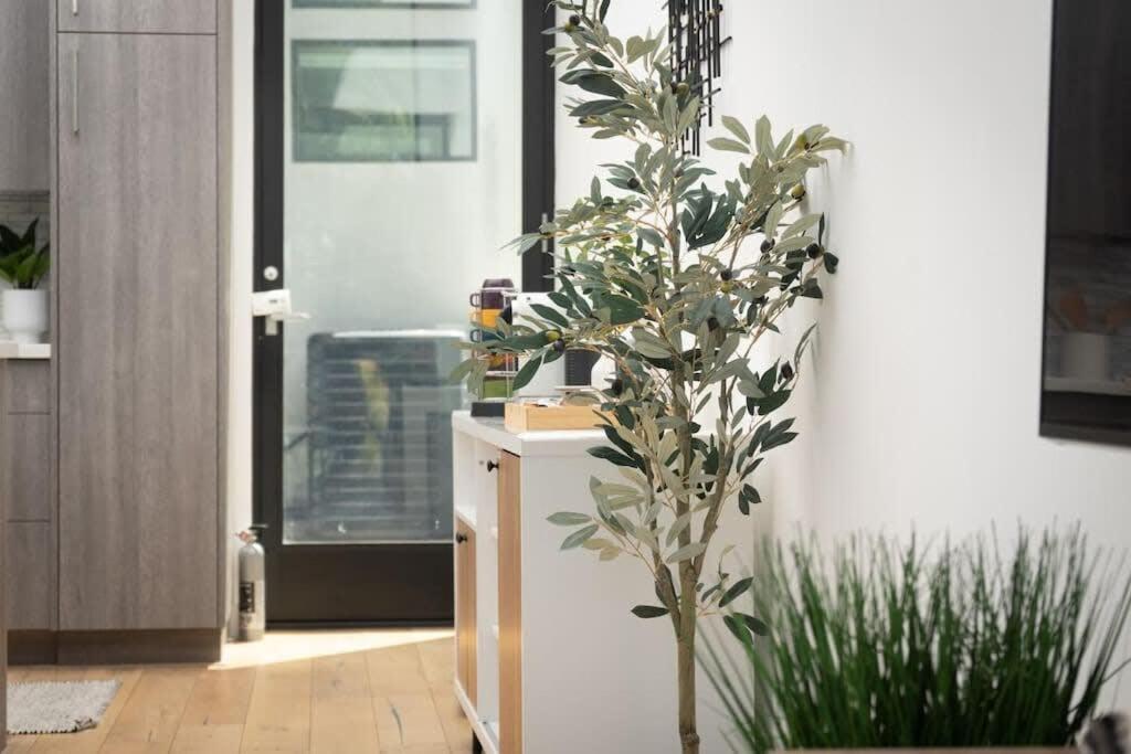 Bright And Trendy 2-Story Bankers Hill Condo サンディエゴ エクステリア 写真